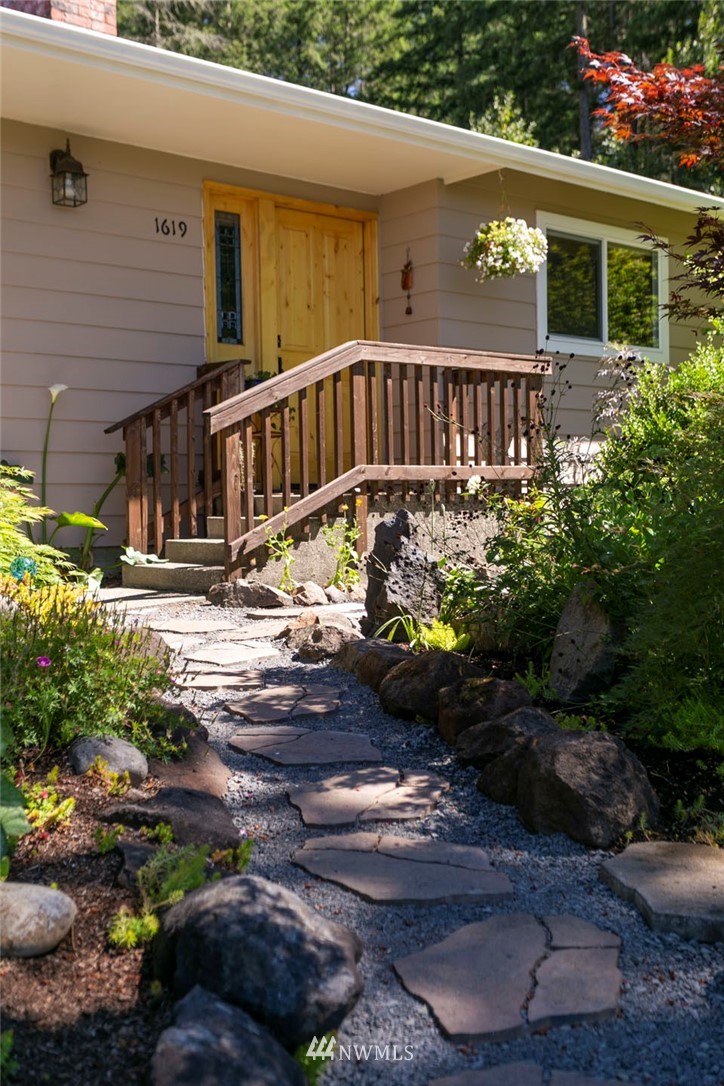 1619 Holcomb Road Kelso, WA 98626 - Photo 3 of 23 Gallery Image 3