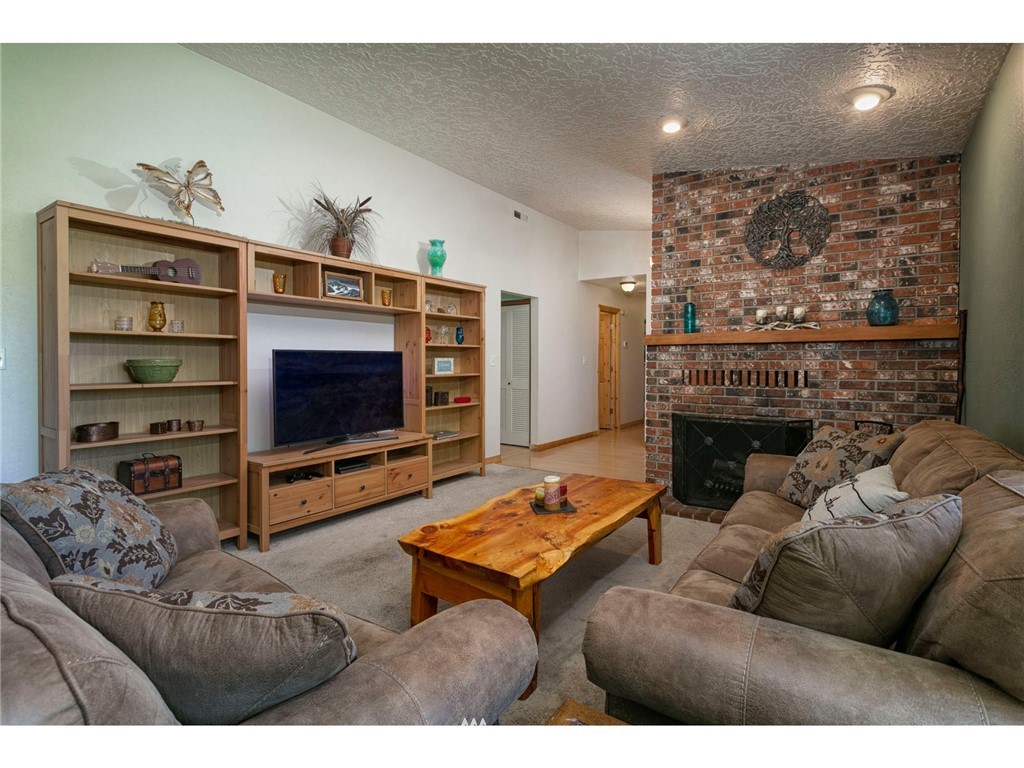 1619 Holcomb Road Kelso, WA 98626 - Photo 5 of 23 Gallery Image 5