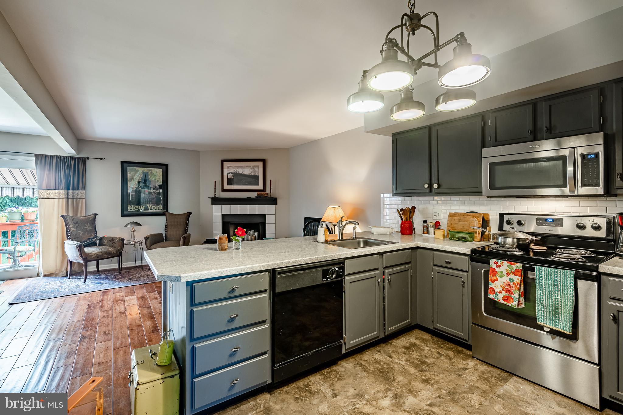 102 Pinebrooke Circle Downingtown, PA 19335 - Photo 6 of 51