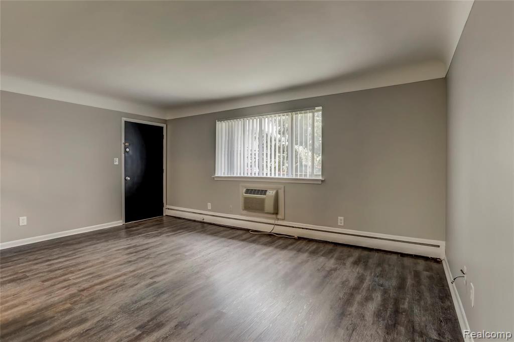 629 West Maple Road, Unit 3 Clawson, MI 48017 - Photo 6 of 13