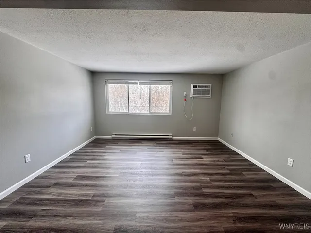 $1,200 | 9049 Zito Drive, Unit 7, Niagara Falls, NY 14304