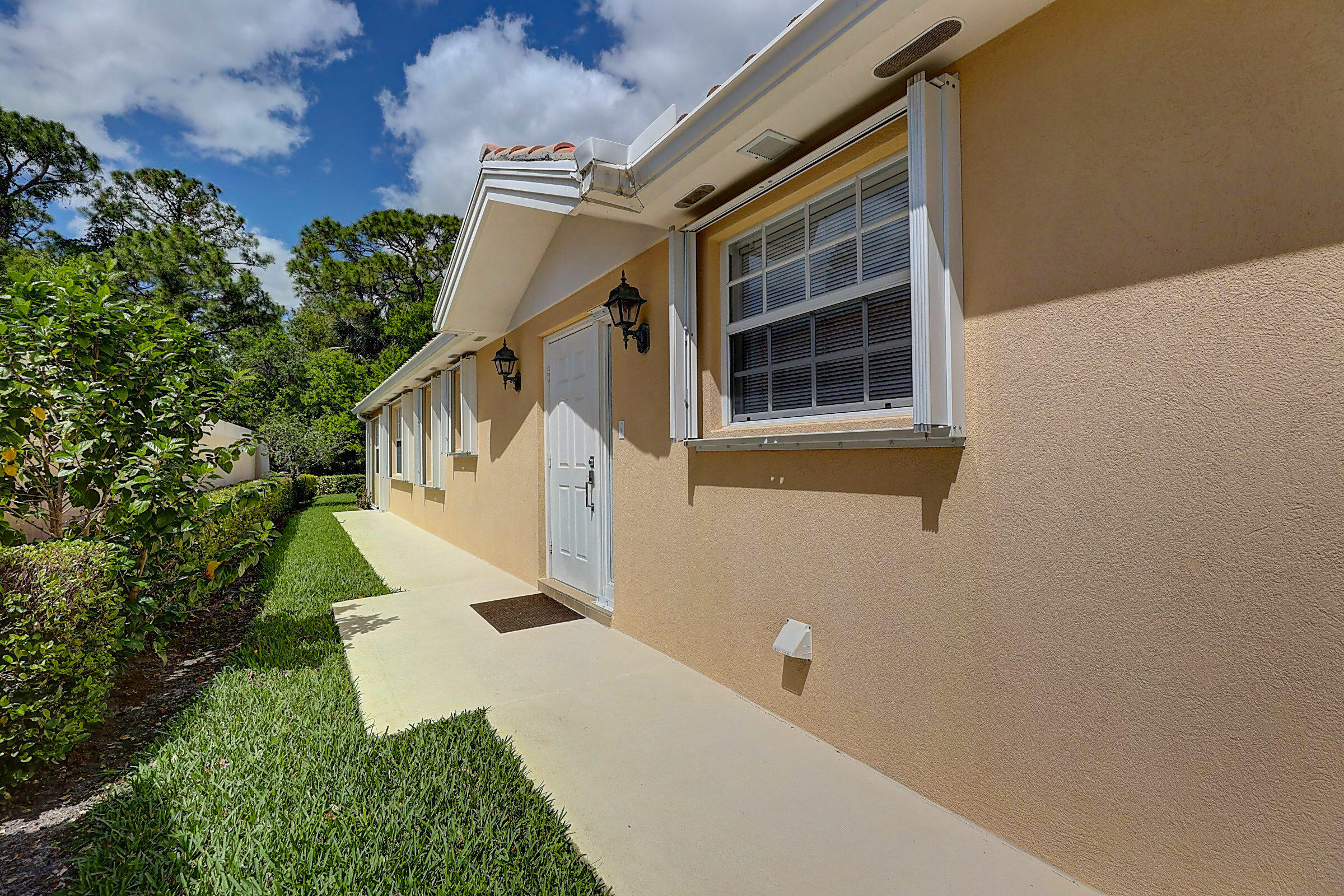 1011 Southwest Tamarrow Place Stuart, FL 34997 - Photo 4 of 61 04