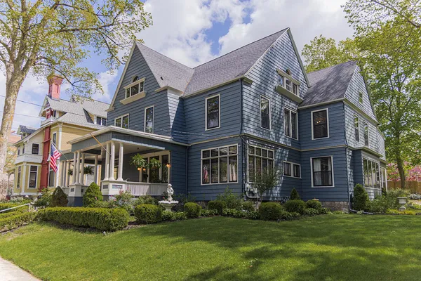 $915,000 | 226 College Avenue Southeast, Grand Rapids, MI 49503