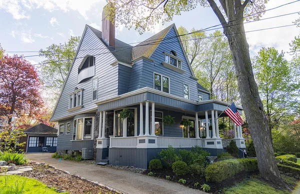 $915,000 | 226 College Avenue Southeast, Grand Rapids, MI 49503