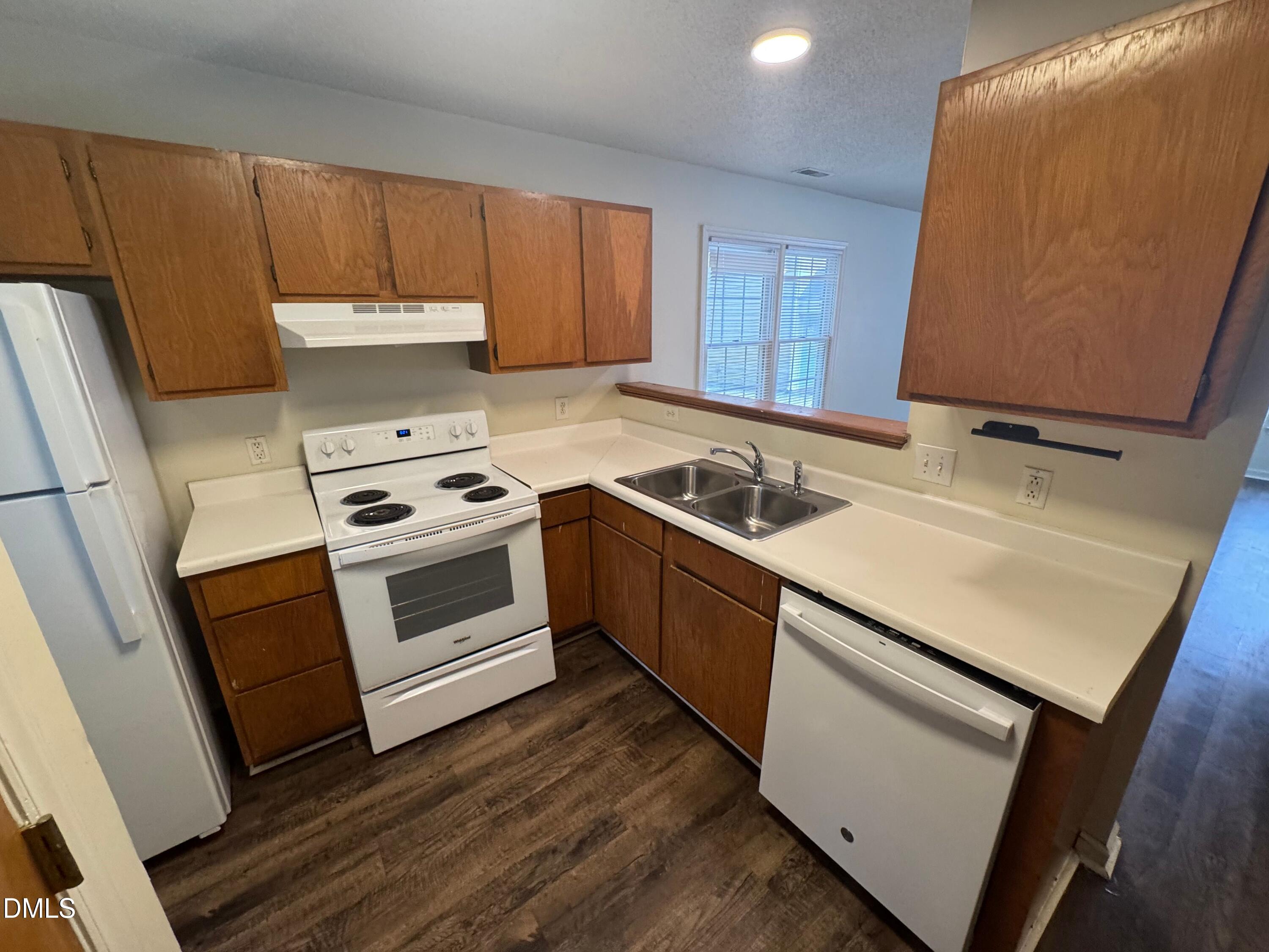 2918 Faversham Place Raleigh, NC 27604 - Photo 5 of 15