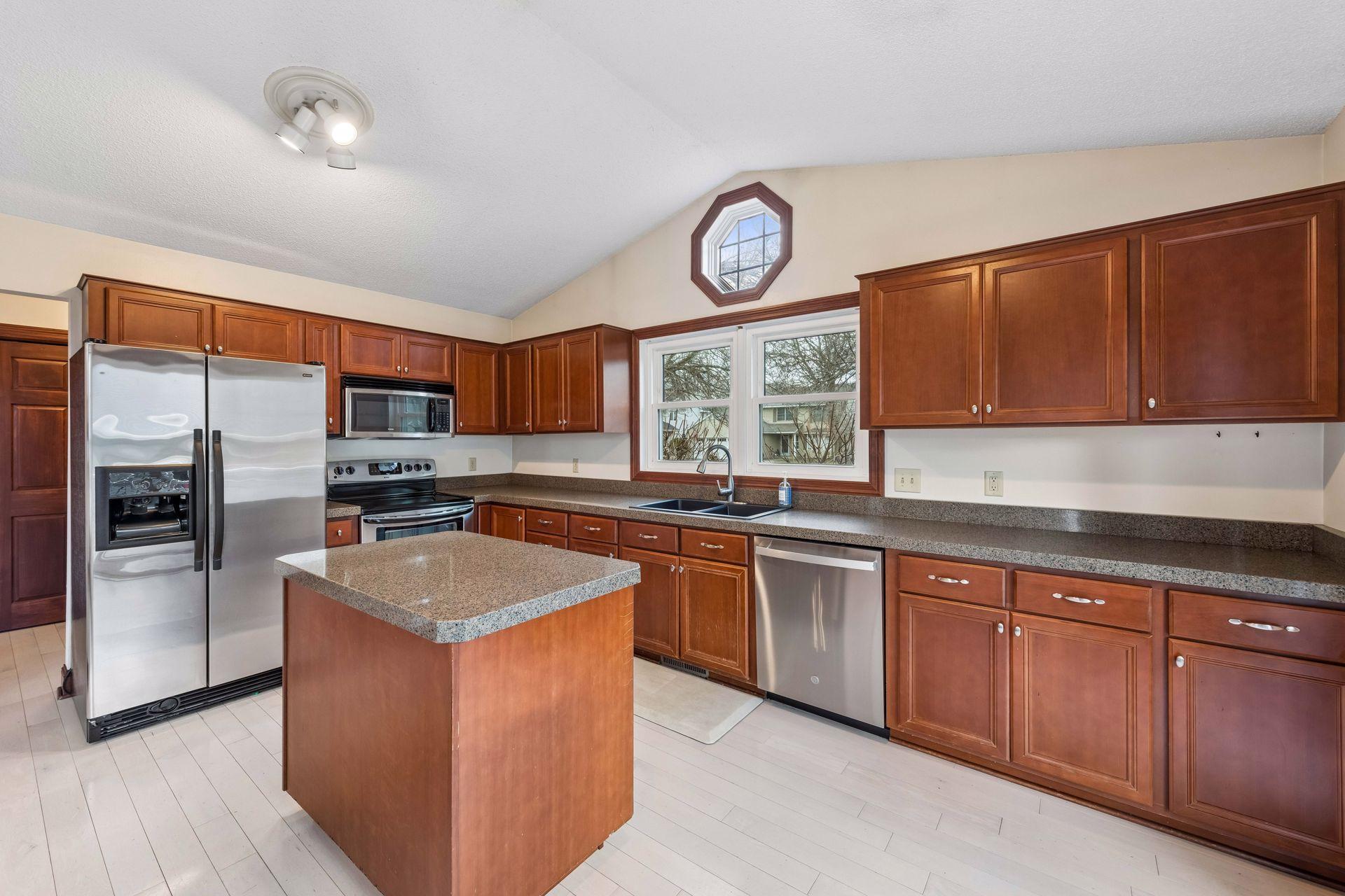 19440 Vine Ridge Road Shorewood, MN 55331 - Photo 11 of 50