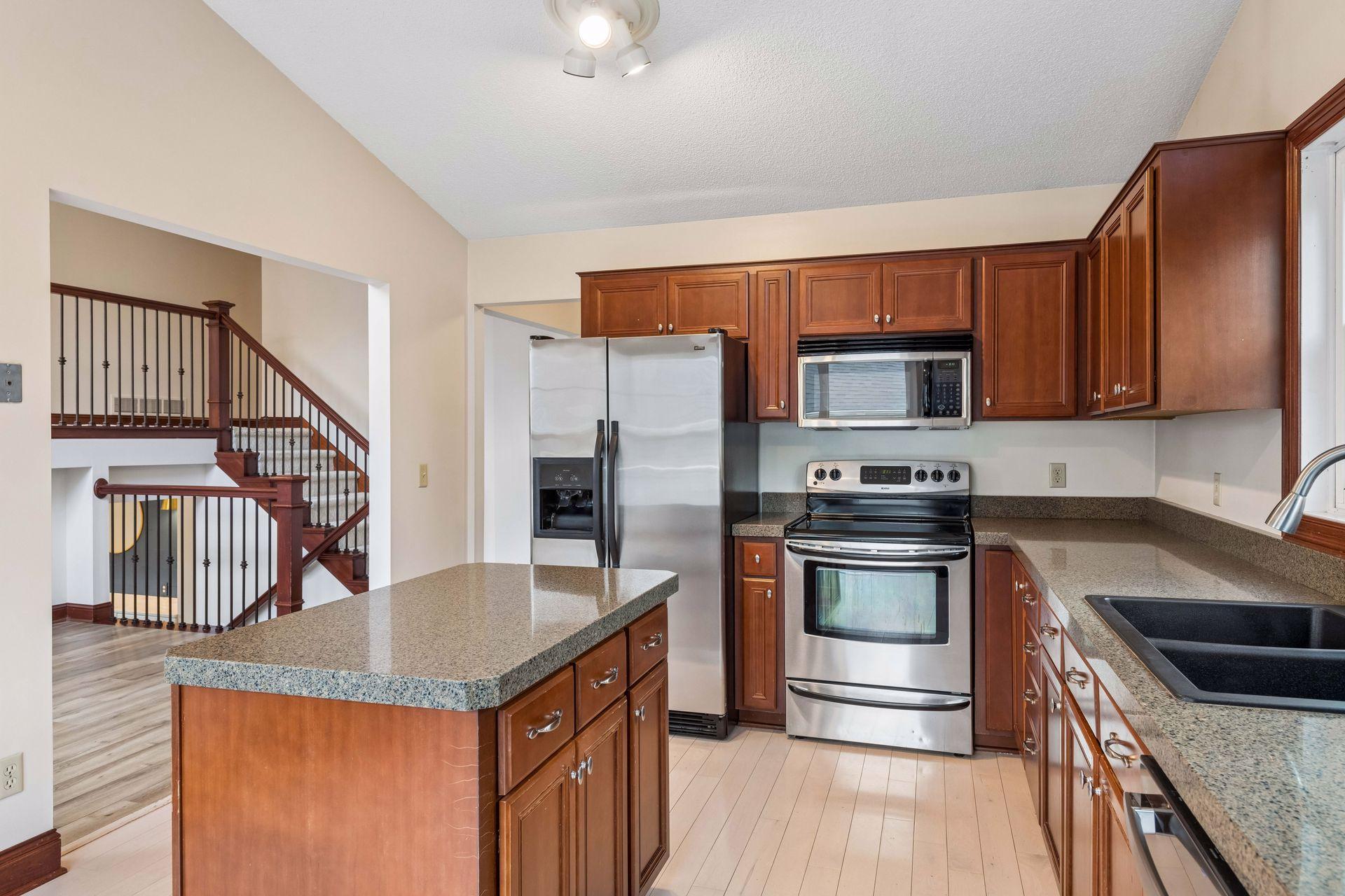 19440 Vine Ridge Road Shorewood, MN 55331 - Photo 12 of 50