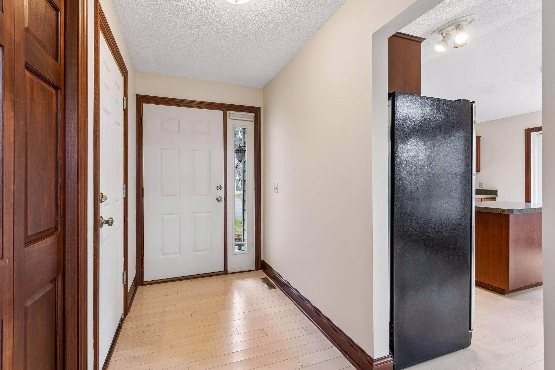 19440 Vine Ridge Road Shorewood, MN 55331 - Photo 3 of 50