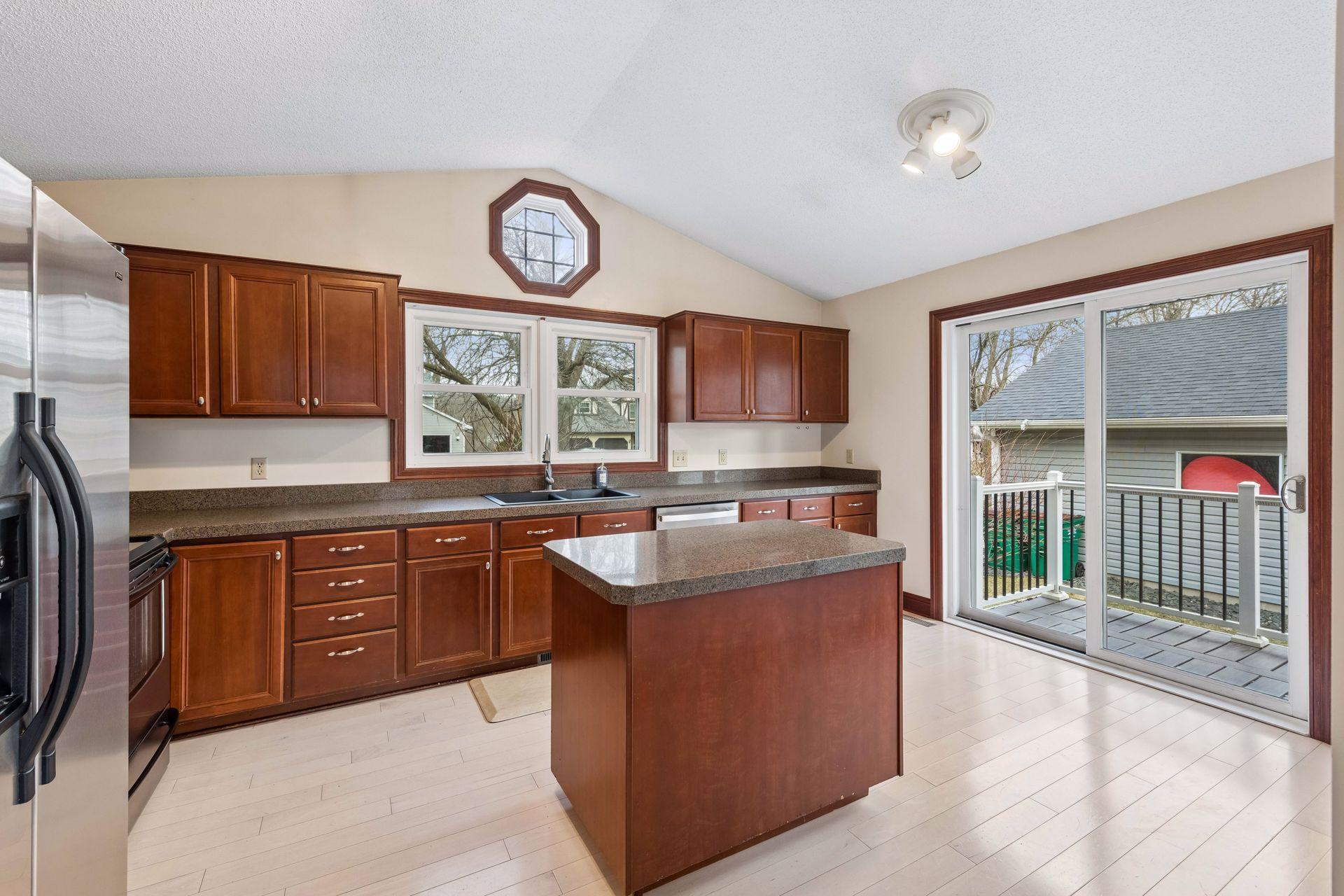 19440 Vine Ridge Road Shorewood, MN 55331 - Photo 10 of 50