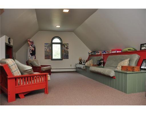 12 Fogg's Point Road Freeport, ME 04032 - Photo 20 of 25 Den/Family/Great Room. Family game...