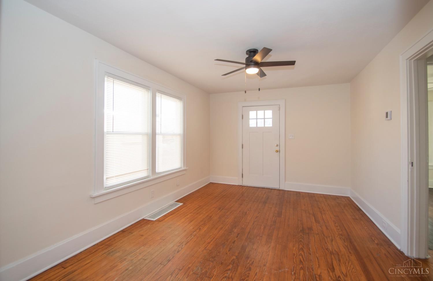 4 Ridgeway Road Cincinnati, OH 45216 - Photo 5 of 19