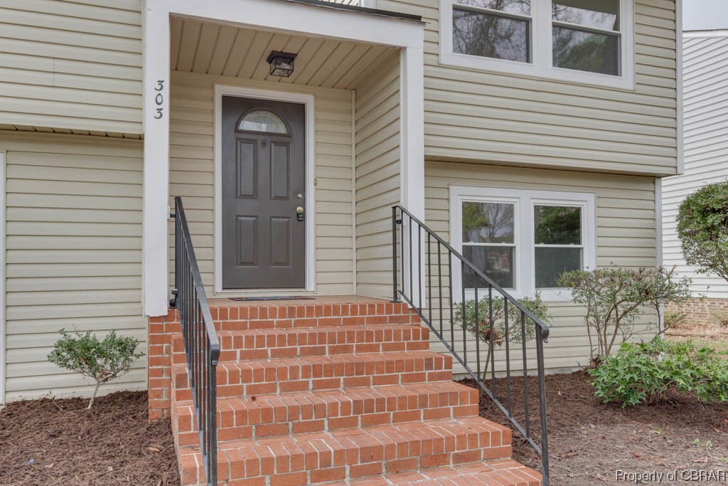 303 Riversedge Drive Hampton, VA 23669 - Photo 4 of 32 Gallery Image 4