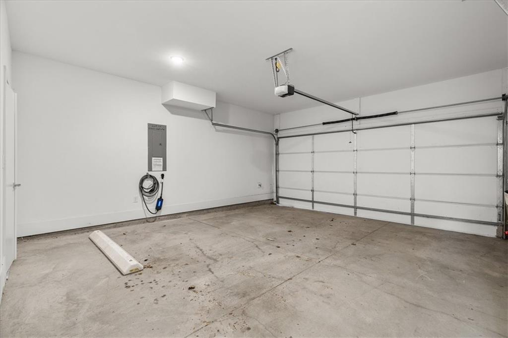 5862 Westin Road Atlanta, GA 30328 - Photo 38 of 43 a view of a garage