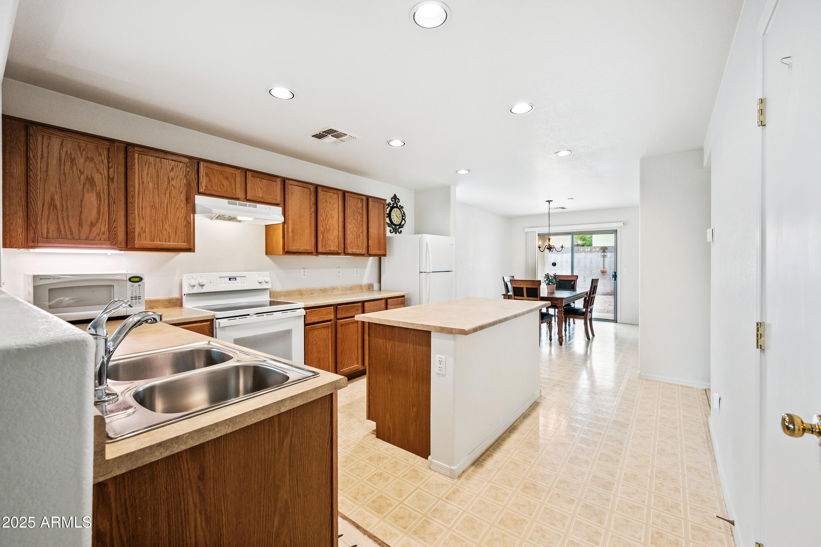 6336 West Beverly Road Laveen, AZ 85339 - Photo 8 of 30 8-6336WBR-ocupix