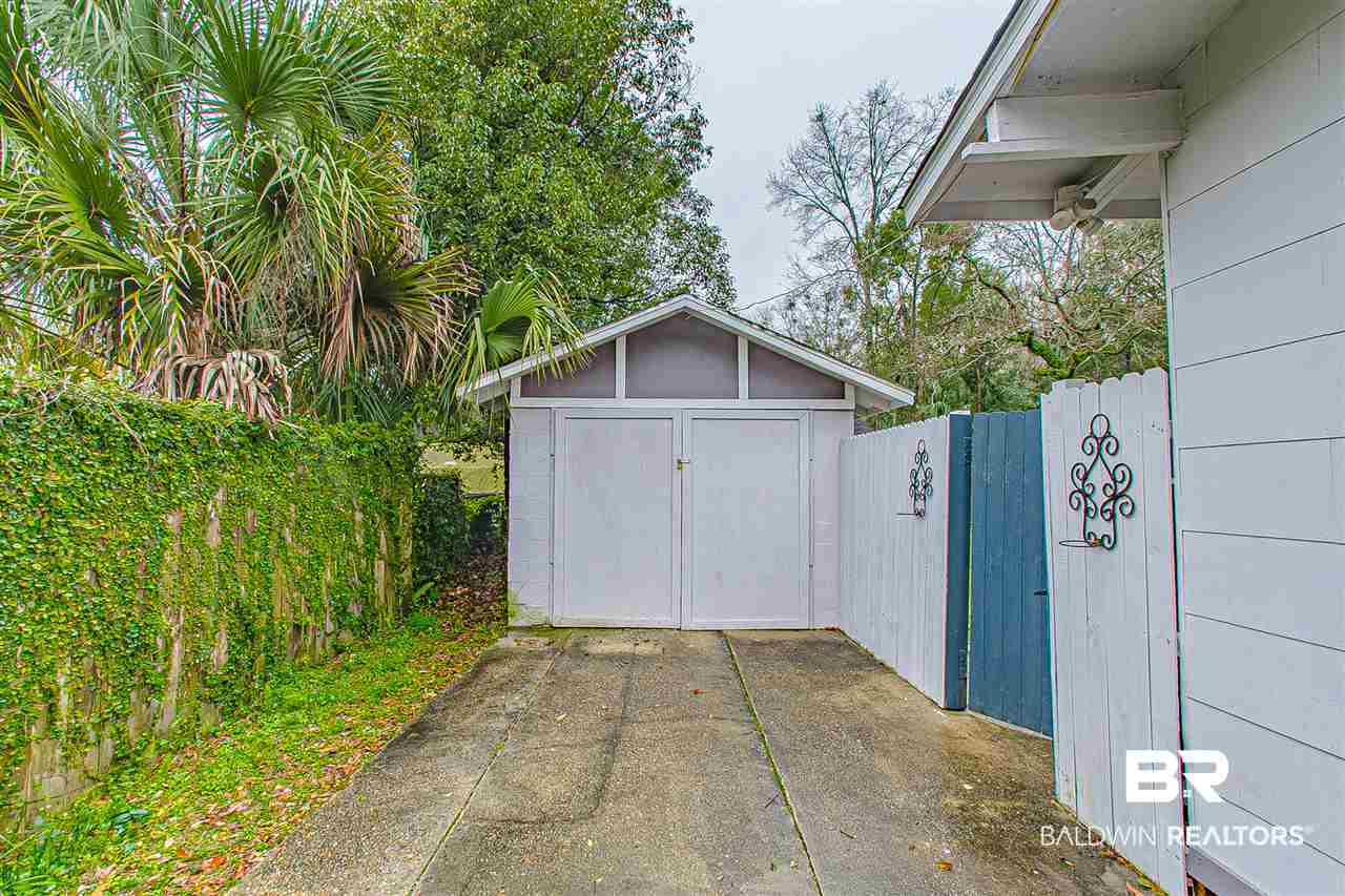 208 Tuttle Avenue Mobile, AL 36604 - Photo 4 of 50