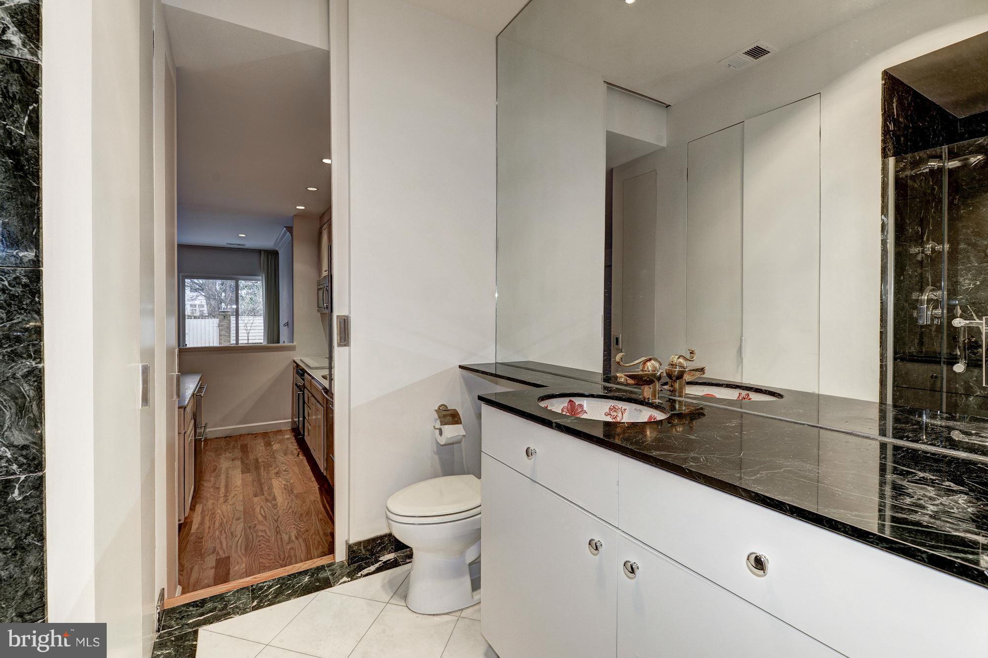 4226 River Road Northwest Washington, DC 20016 - Photo 27 of 28 Bath