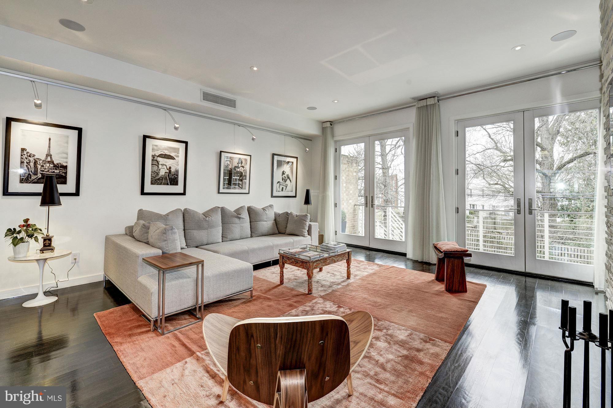 4226 River Road Northwest Washington, DC 20016 - Photo 4 of 28 Living Room