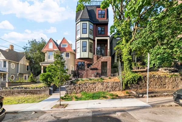 $4,200 | 124 Glenwood Avenue, Unit 3, Jersey City, NJ 07306