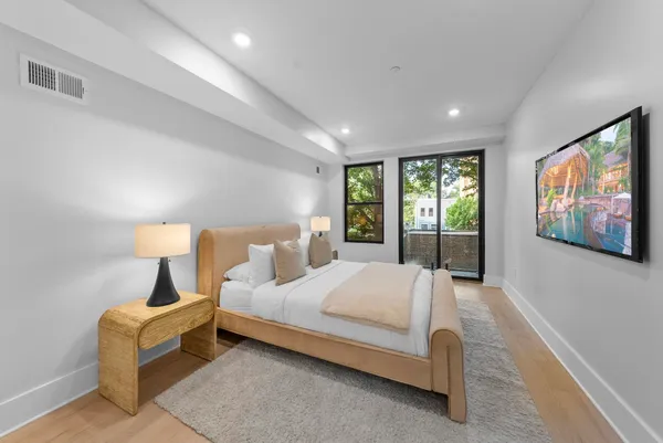 $4,200 | 124 Glenwood Avenue, Unit 3, Jersey City, NJ 07306