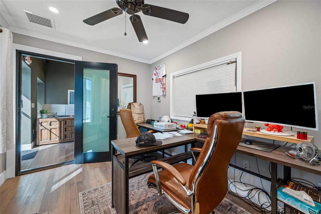 620 Union Street Dunedin, FL 34698 - Photo 11 of 45 a work room with furniture and a flat screen tv