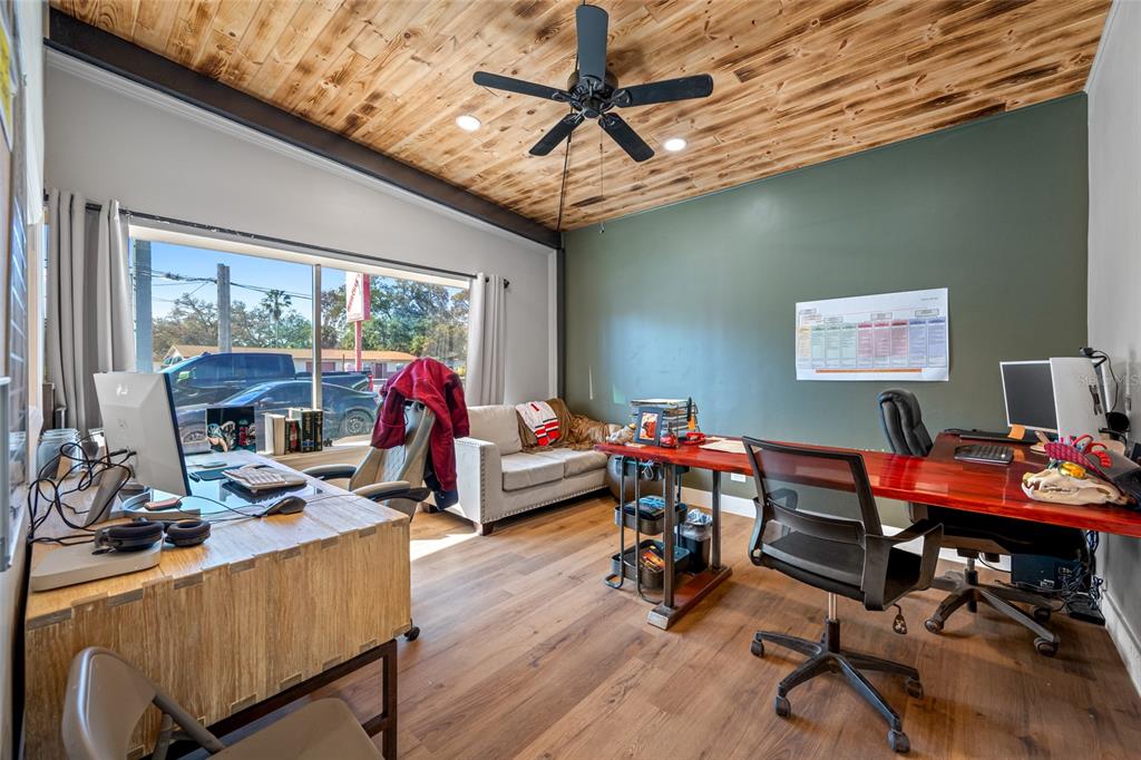620 Union Street Dunedin, FL 34698 - Photo 12 of 45 a workspace with furniture