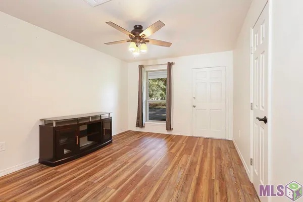 $1,500 | 911 Hatchell Lane, Denham Springs, LA 70726