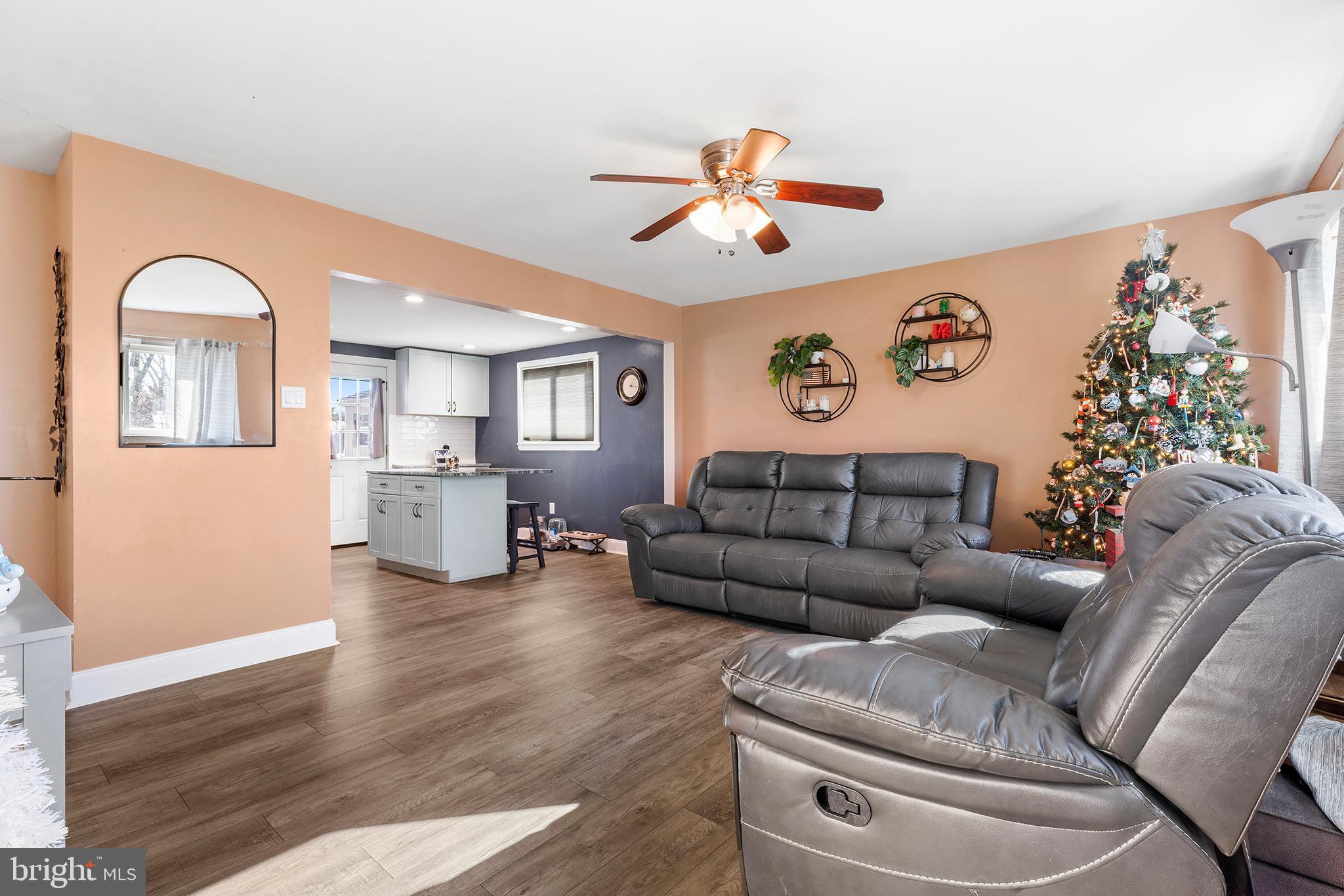 1012 Dale Road Secane, PA 19018 - Photo 3 of 26