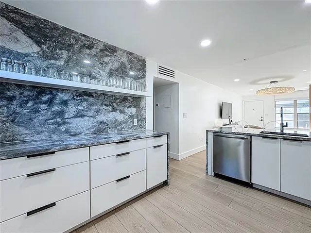 $203,900 | 4328 Edgewater Drive, Unit E103, Orlando, FL 32804