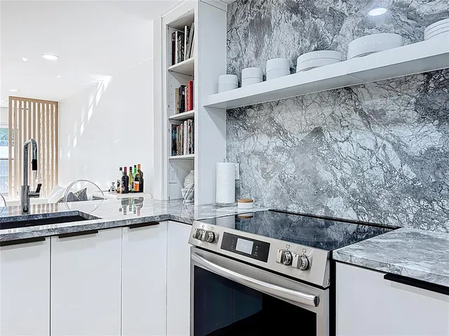 $203,900 | 4328 Edgewater Drive, Unit E103, Orlando, FL 32804