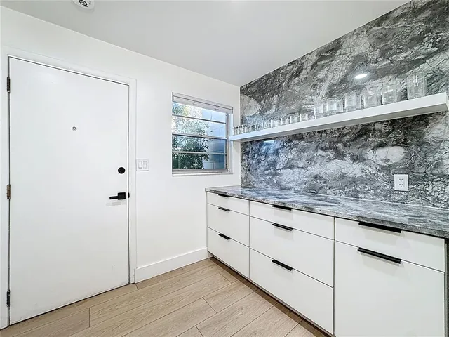 $203,900 | 4328 Edgewater Drive, Unit E103, Orlando, FL 32804