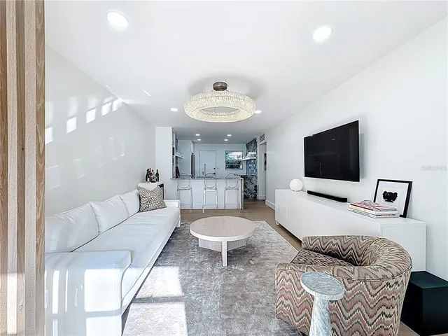 $203,900 | 4328 Edgewater Drive, Unit E103, Orlando, FL 32804