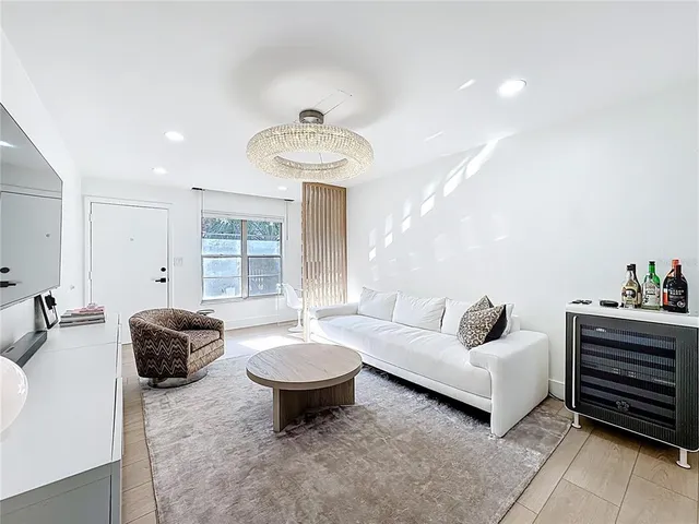 $203,900 | 4328 Edgewater Drive, Unit E103, Orlando, FL 32804