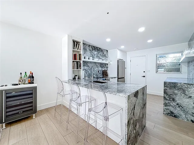 $203,900 | 4328 Edgewater Drive, Unit E103, Orlando, FL 32804