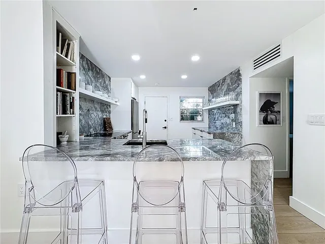 $203,900 | 4328 Edgewater Drive, Unit E103, Orlando, FL 32804