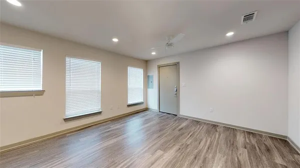 $1,300 | 6304 Prospect Avenue, Unit 202, Dallas, TX 75214