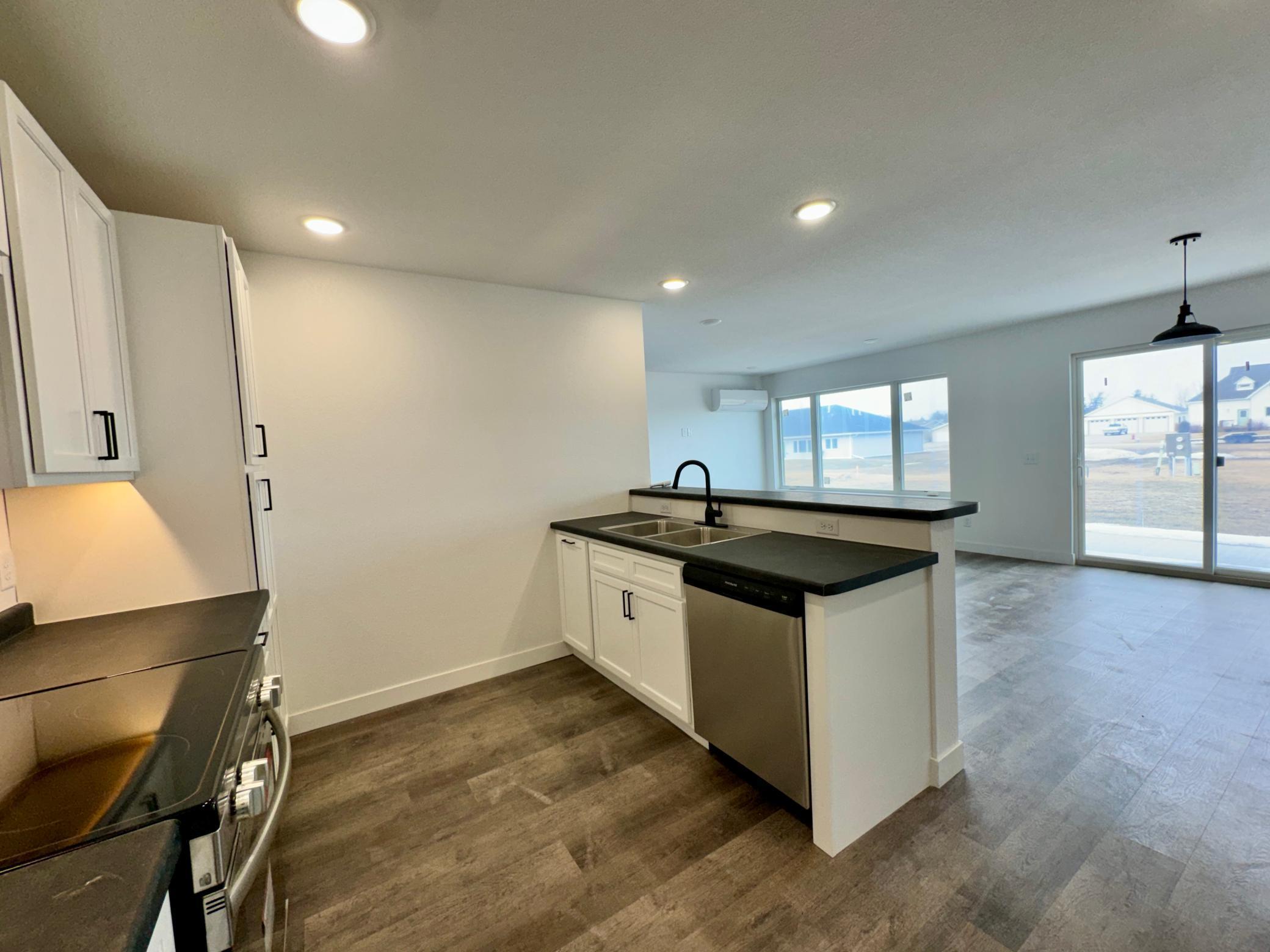 605 McKinley Street Southeast Warroad, MN 56763 - Photo 4 of 22