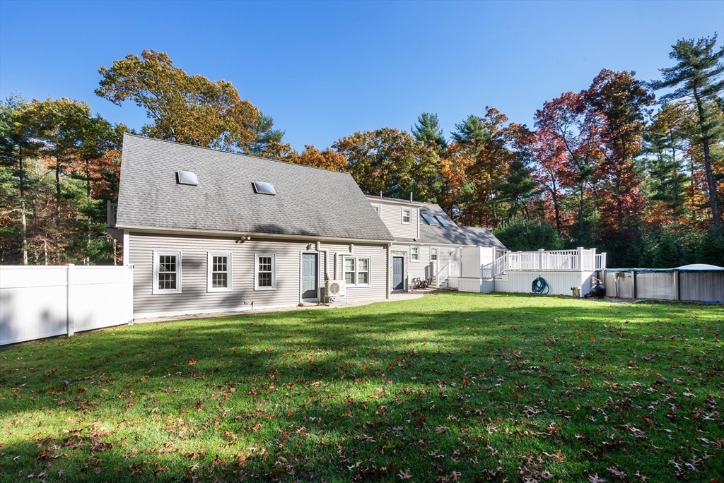 445 Walnut Plain Road Rochester, MA 02770 - Photo 4 of 37