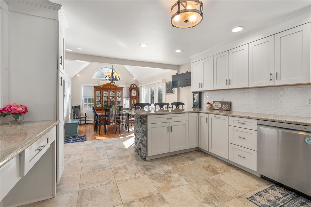 445 Walnut Plain Road Rochester, MA 02770 - Photo 8 of 37