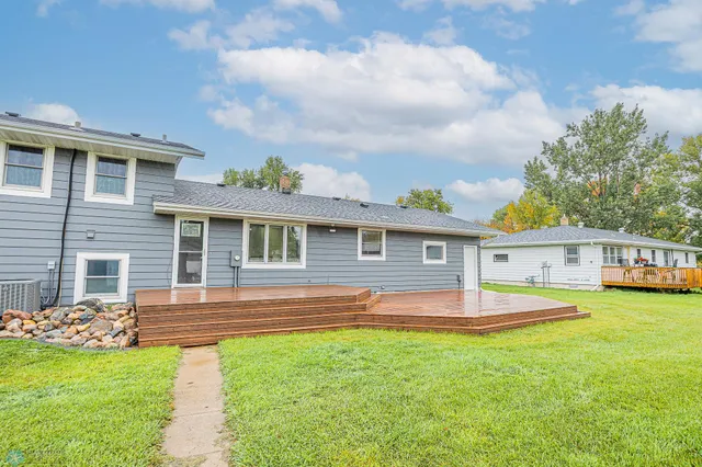 $405,000 | 322 4th Avenue Southeast, Hillsboro, ND 58045