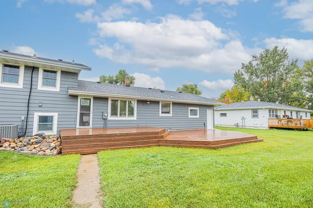 $405,000 | 322 4th Avenue Southeast, Hillsboro, ND 58045