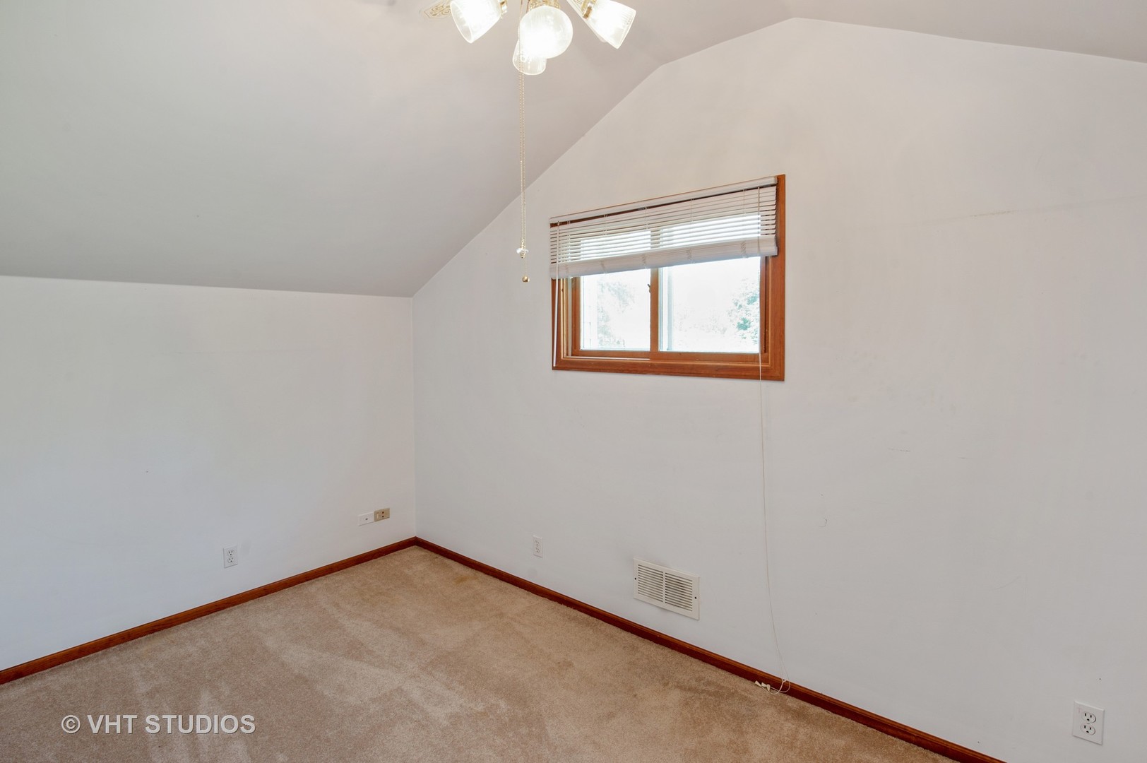 604 Garfield Road Harvard, IL 60033 - Photo 8 of 10 Gallery Image 8