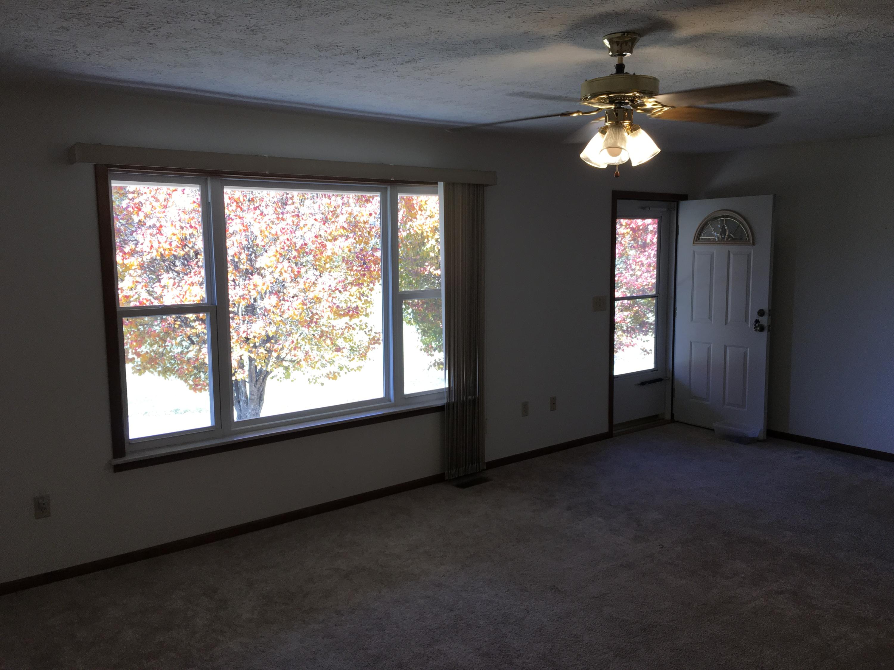 1250 Cole Road New Tazewell, TN 37825 - Photo 8 of 29 living room