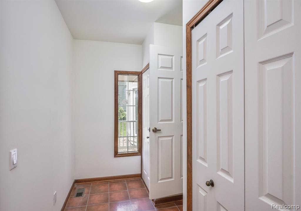 2264 West Maple Road Bloomfield Hills, MI 48301 - Photo 20 of 24 Gallery Image 20