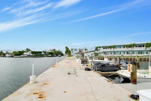 $299,900 | 2700 Northeast 135th Street, Unit 12, North Miami, FL 33181