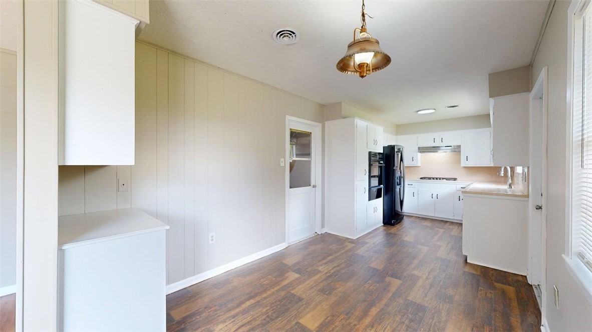 302 Laurel Street Bryan, TX 77801 - Photo 6 of 37