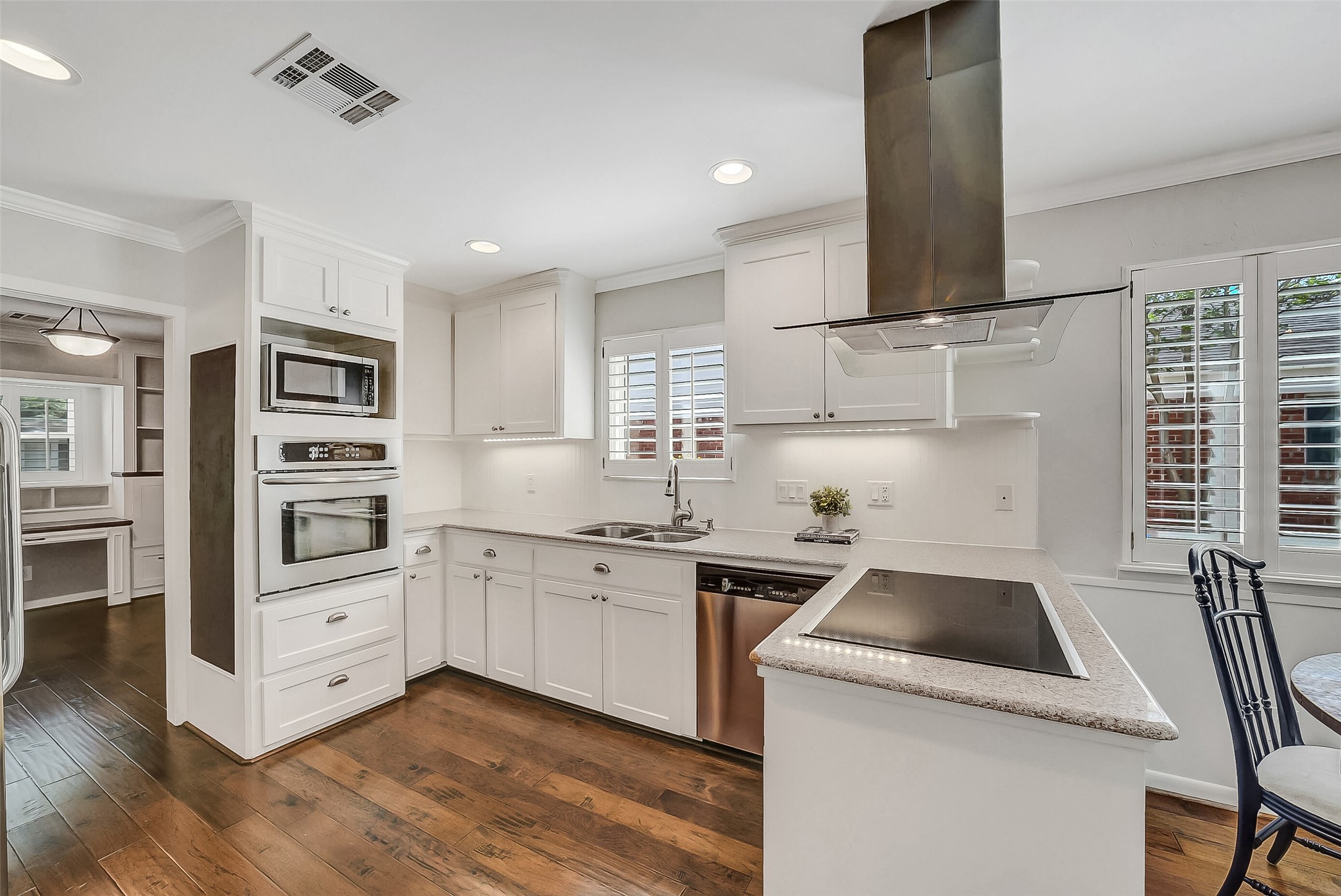 10026 Overbrook Lane Houston, TX 77042 - Photo 16 of 29 Window above the sink (replaced 2025) w/ plantation shutters brings in natural light, while crown molding and a breakfast bar add both charm and functionality. Ample storage space.