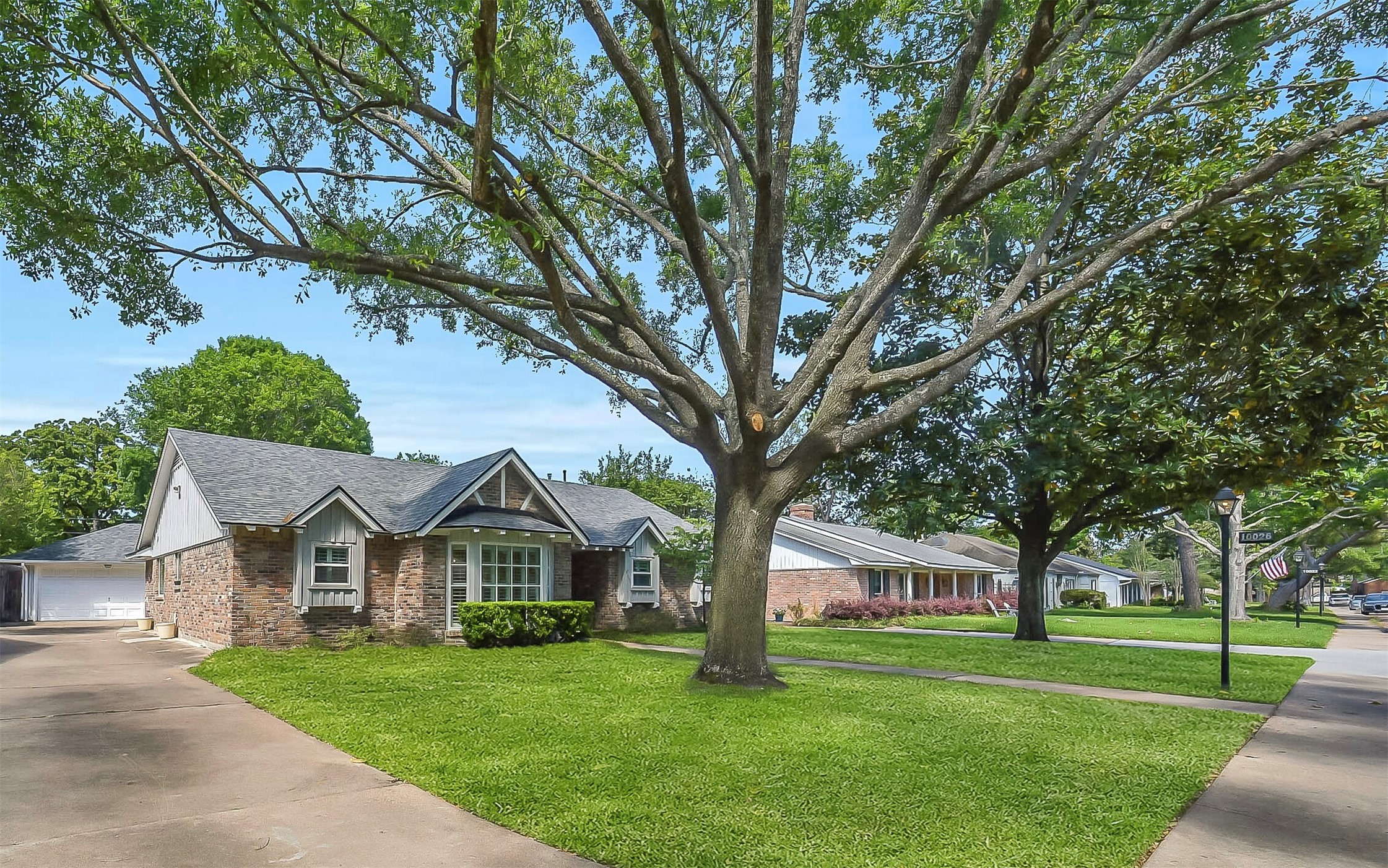 10026 Overbrook Lane Houston, TX 77042 - Photo 2 of 29 Driveway leads to the 2 car detached garage. Sprinkler system installed provides easy maintenance.
