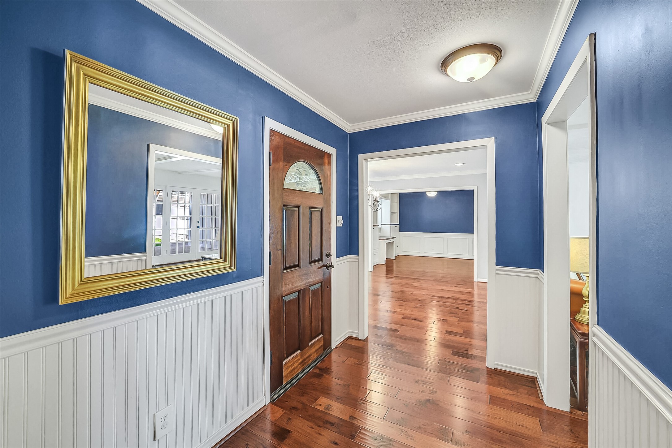 10026 Overbrook Lane Houston, TX 77042 - Photo 6 of 29 Spacious entrance w/ room for a console table or bench, setting a refined and welcoming tone. Straight ahead leads to the formal dining/living. Doorway to the left leads to the family room.