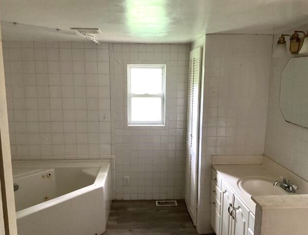 1110 Highway 59 Fair Play, SC 29643 - Photo 9 of 14 bathroom