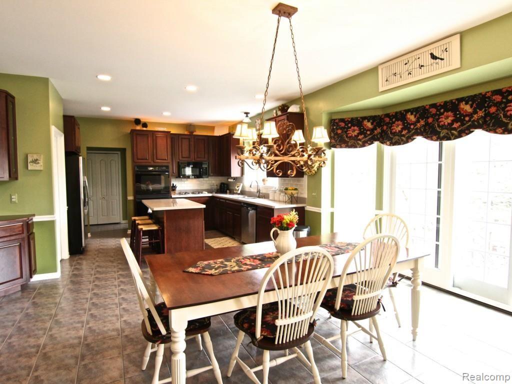 430 Wedington Court Rochester, MI 48307 - Photo 12 of 76 IMG_1110.jpg